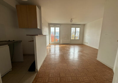 A VENDRE – DEUX PIECES SERRIS