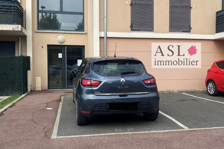 Emplacement de Parking COURTRY